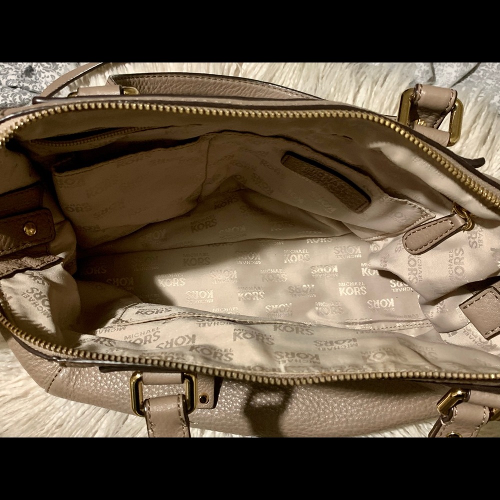EUC Michael Kors “Gilmore” Medium Satchel. - Picture 6 of 8